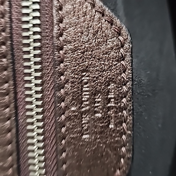 Louis Vuitton Logo Mahina XL Hobo - Picture 12 of 15